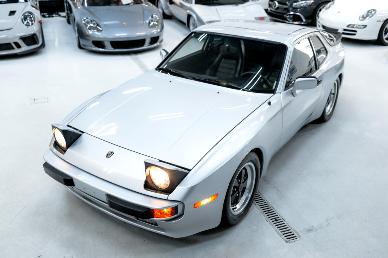 Porsche-944-1983-Coupe-22