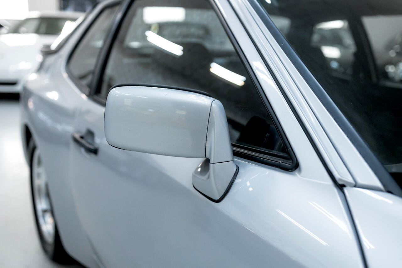 Porsche-944-1983-Coupe-25