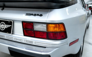 Porsche-944-1983-Coupe-29