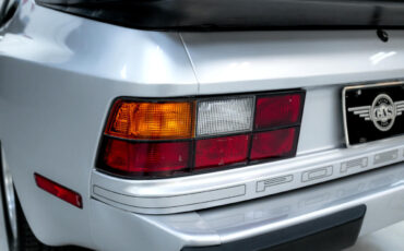 Porsche-944-1983-Coupe-30