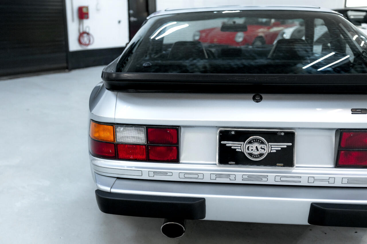 Porsche-944-1983-Coupe-32