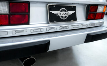Porsche-944-1983-Coupe-34
