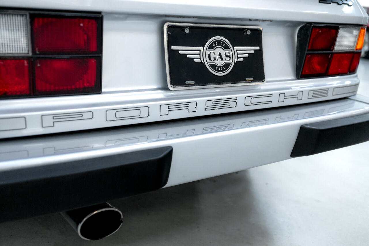 Porsche-944-1983-Coupe-34
