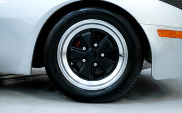 Porsche-944-1983-Coupe-37