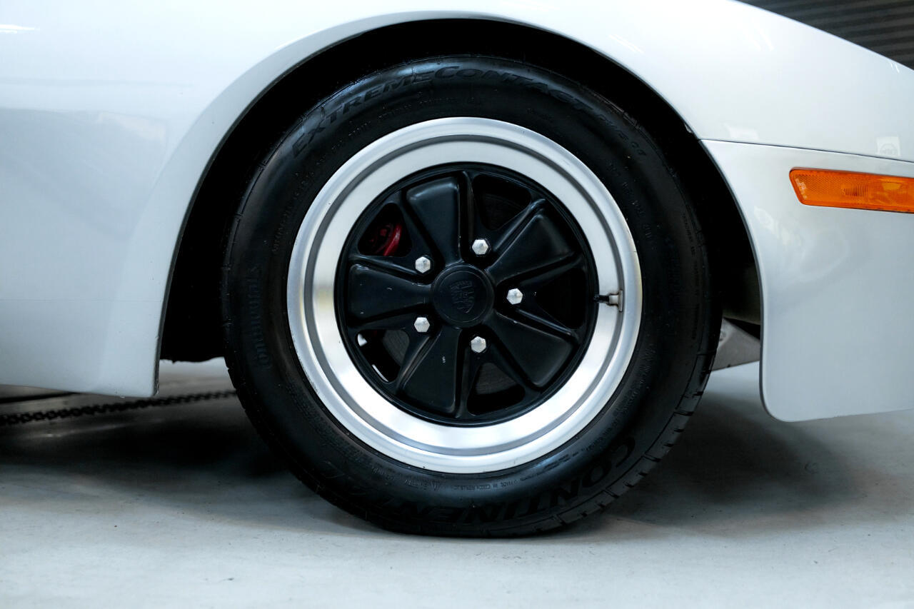 Porsche-944-1983-Coupe-37