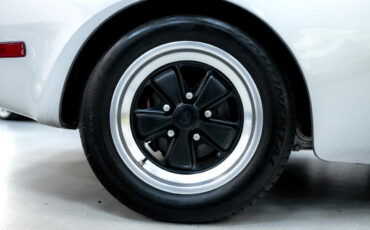 Porsche-944-1983-Coupe-38