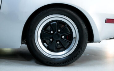 Porsche-944-1983-Coupe-39