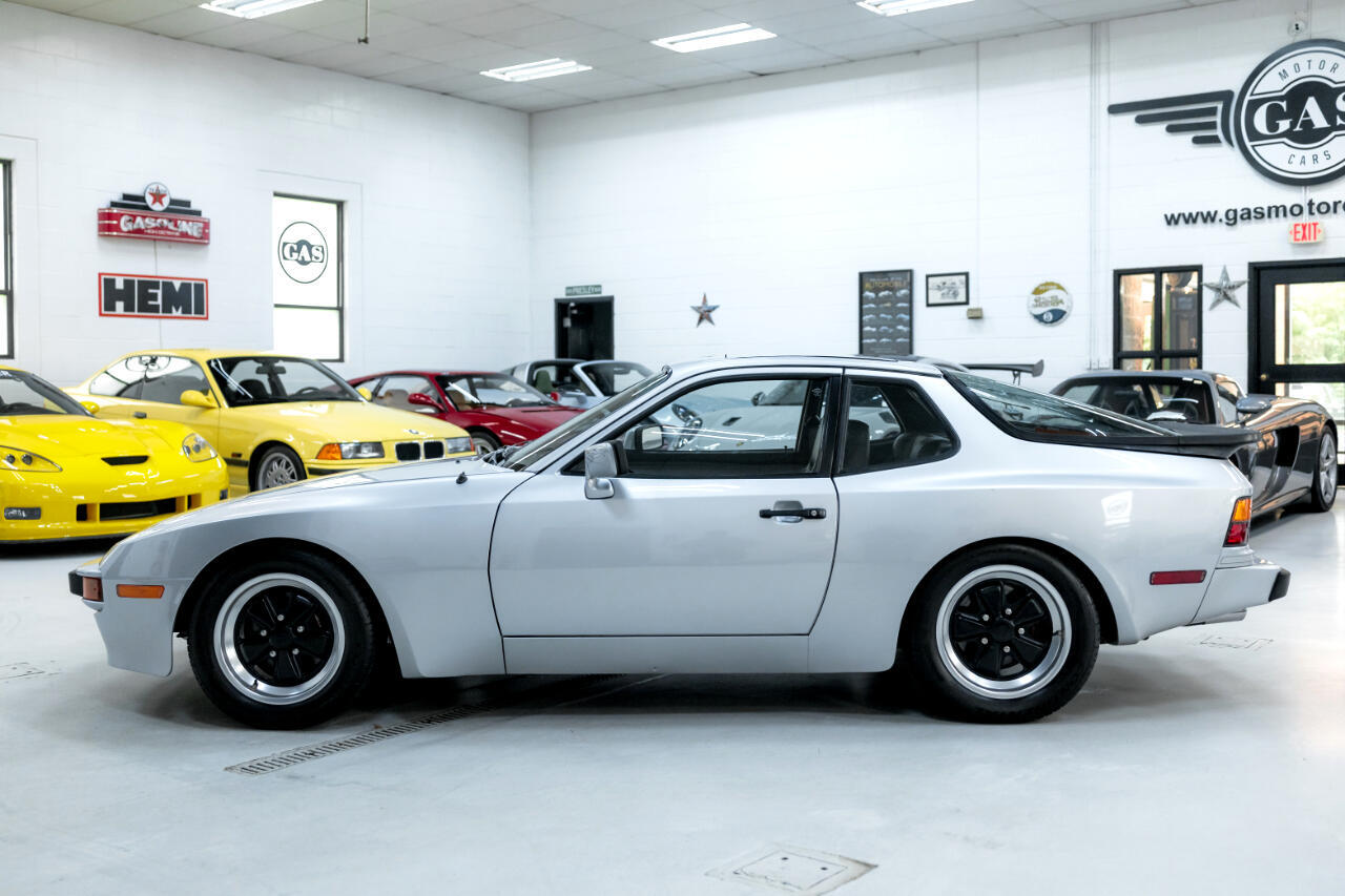 Porsche-944-1983-Coupe-4