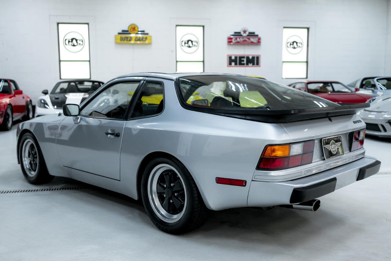 Porsche-944-1983-Coupe-5