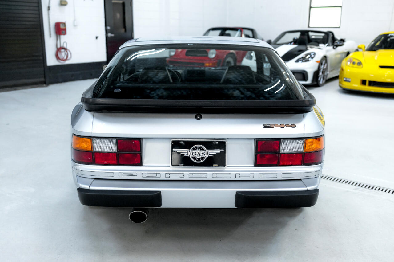 Porsche-944-1983-Coupe-6
