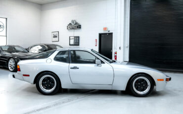 Porsche-944-1983-Coupe-8