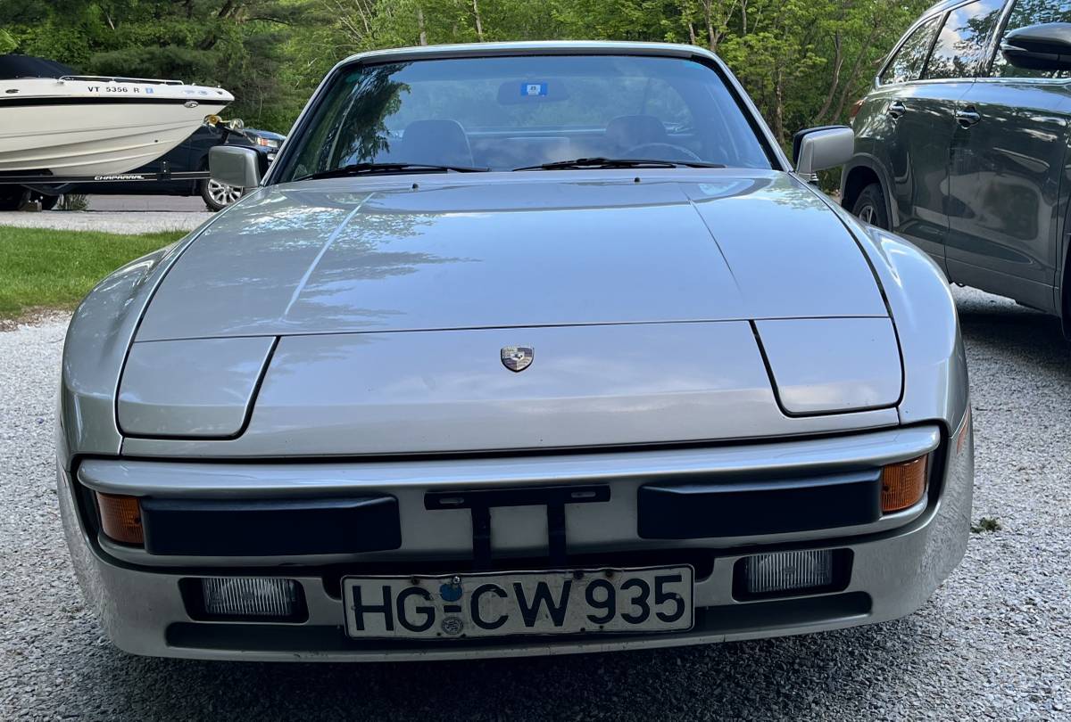 Porsche-944-1984-silver-1