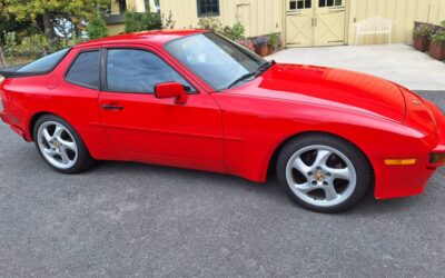 Porsche 944  1986 red