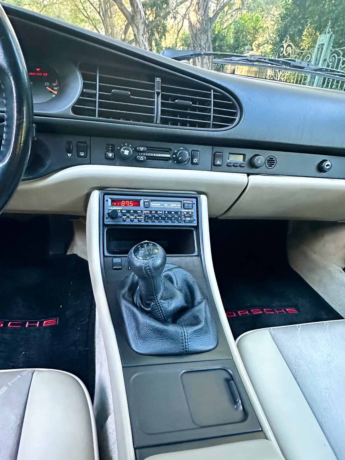 Porsche-944-1987-Coupe-21