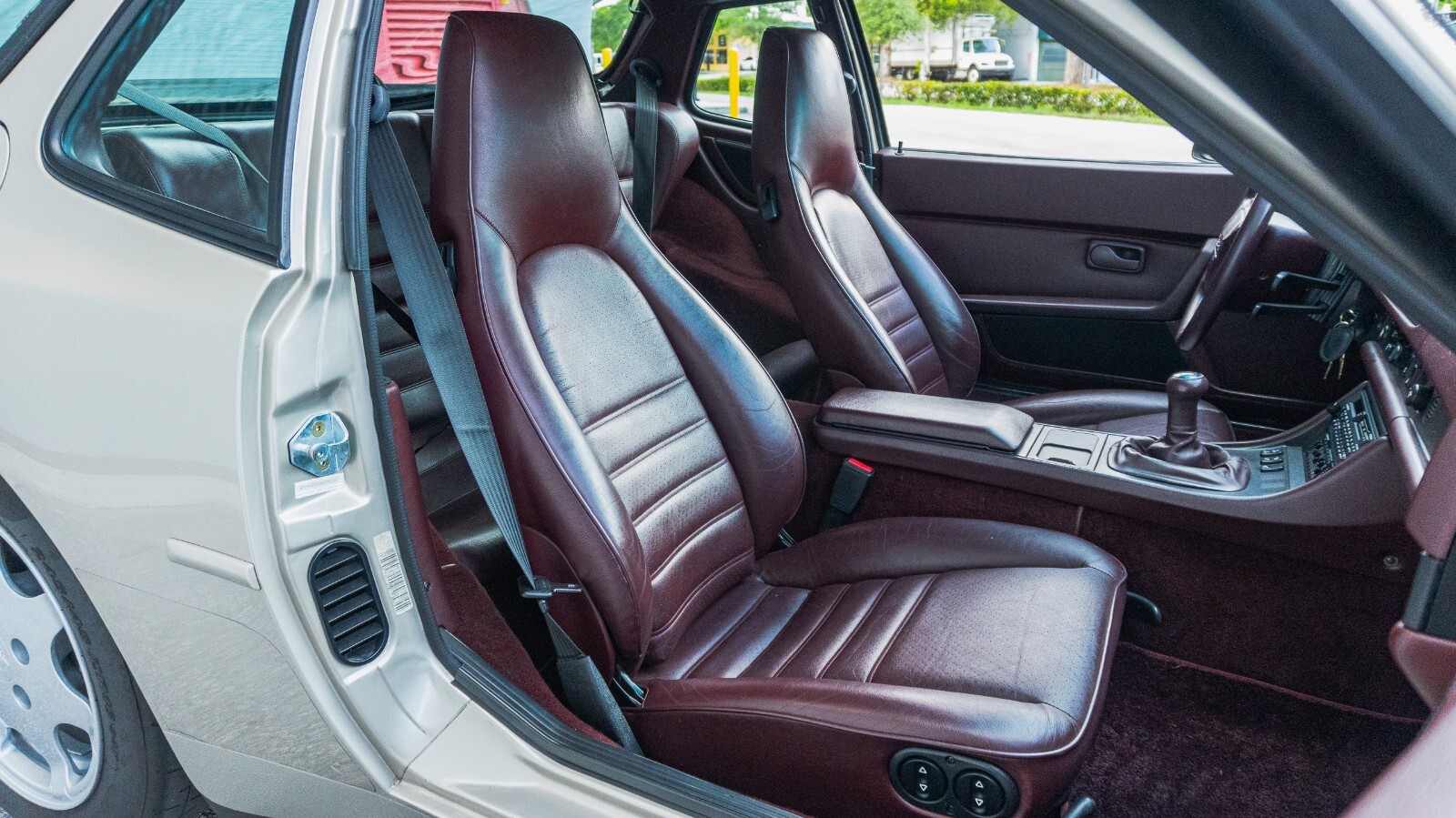 Porsche-944-1989-Coupe-29