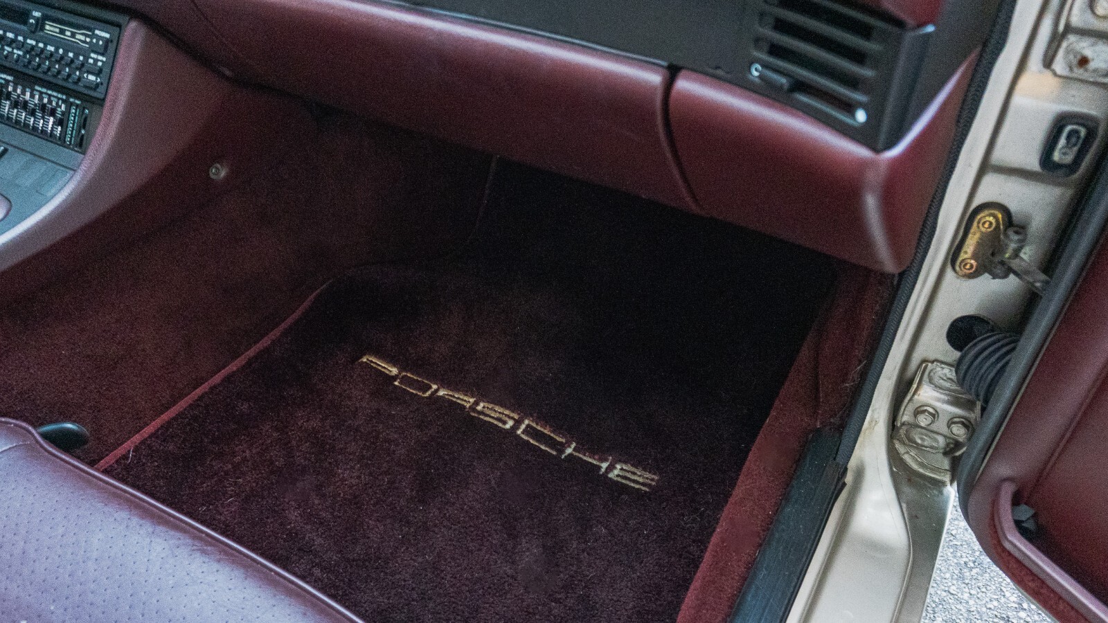 Porsche-944-1989-Coupe-30