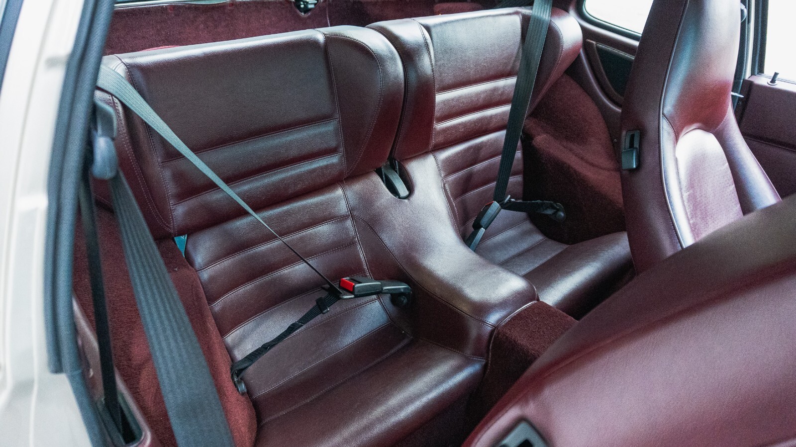 Porsche-944-1989-Coupe-31