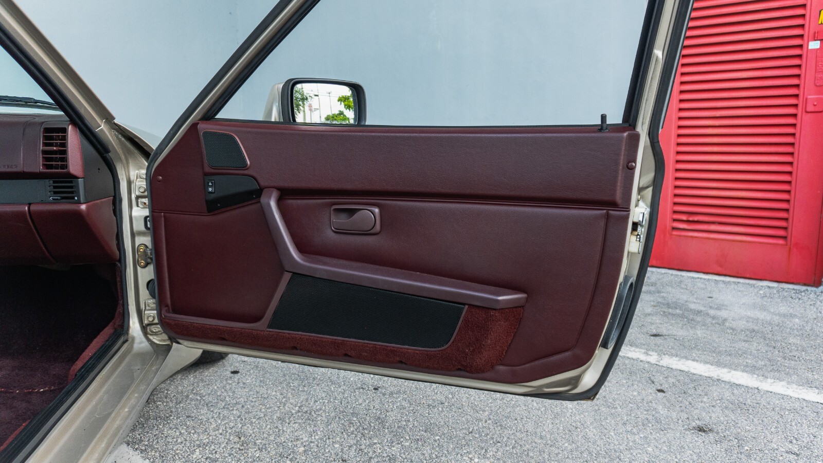 Porsche-944-1989-Coupe-32