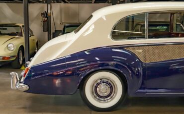 Rolls-Royce-Phantom-1965-7-Passenger-Limousine-1