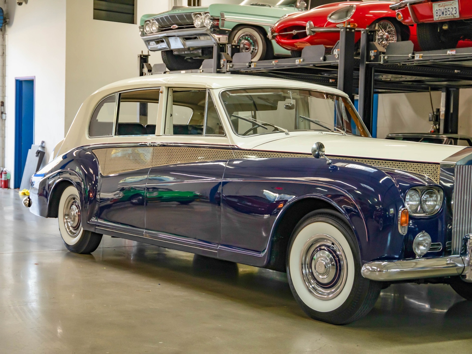 Rolls-Royce-Phantom-1965-7-Passenger-Limousine-11