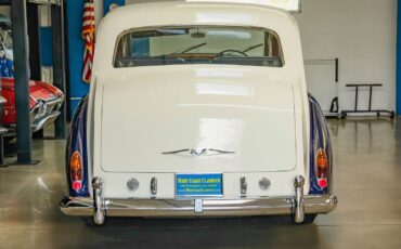 Rolls-Royce-Phantom-1965-7-Passenger-Limousine-17