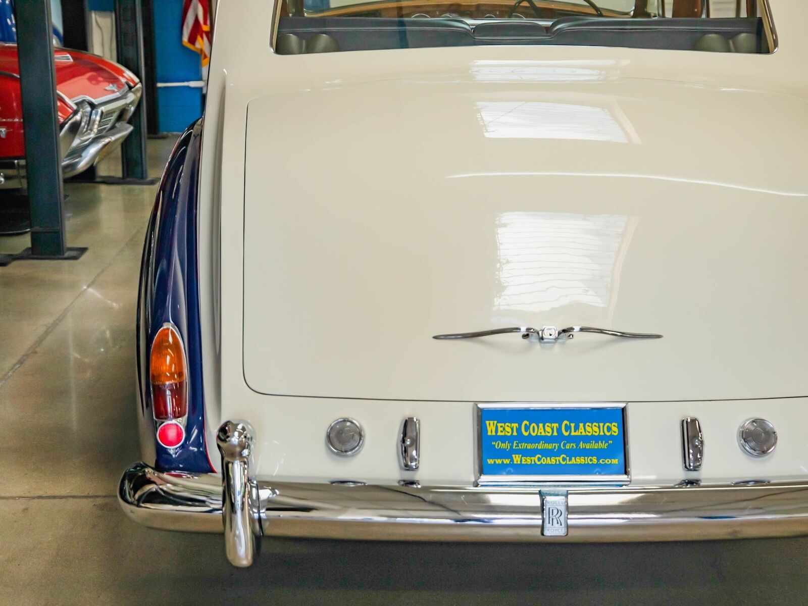 Rolls-Royce-Phantom-1965-7-Passenger-Limousine-18