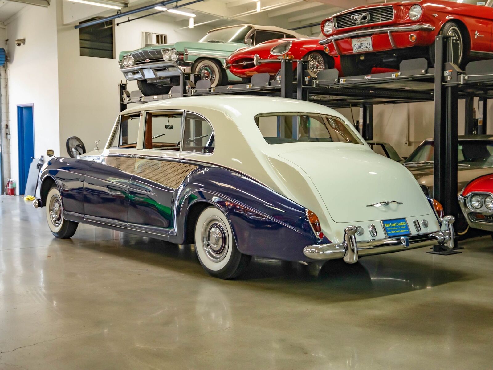 Rolls-Royce-Phantom-1965-7-Passenger-Limousine-23