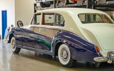 Rolls-Royce-Phantom-1965-7-Passenger-Limousine-24