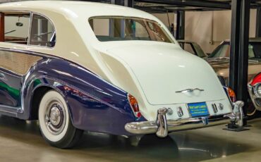 Rolls-Royce-Phantom-1965-7-Passenger-Limousine-25