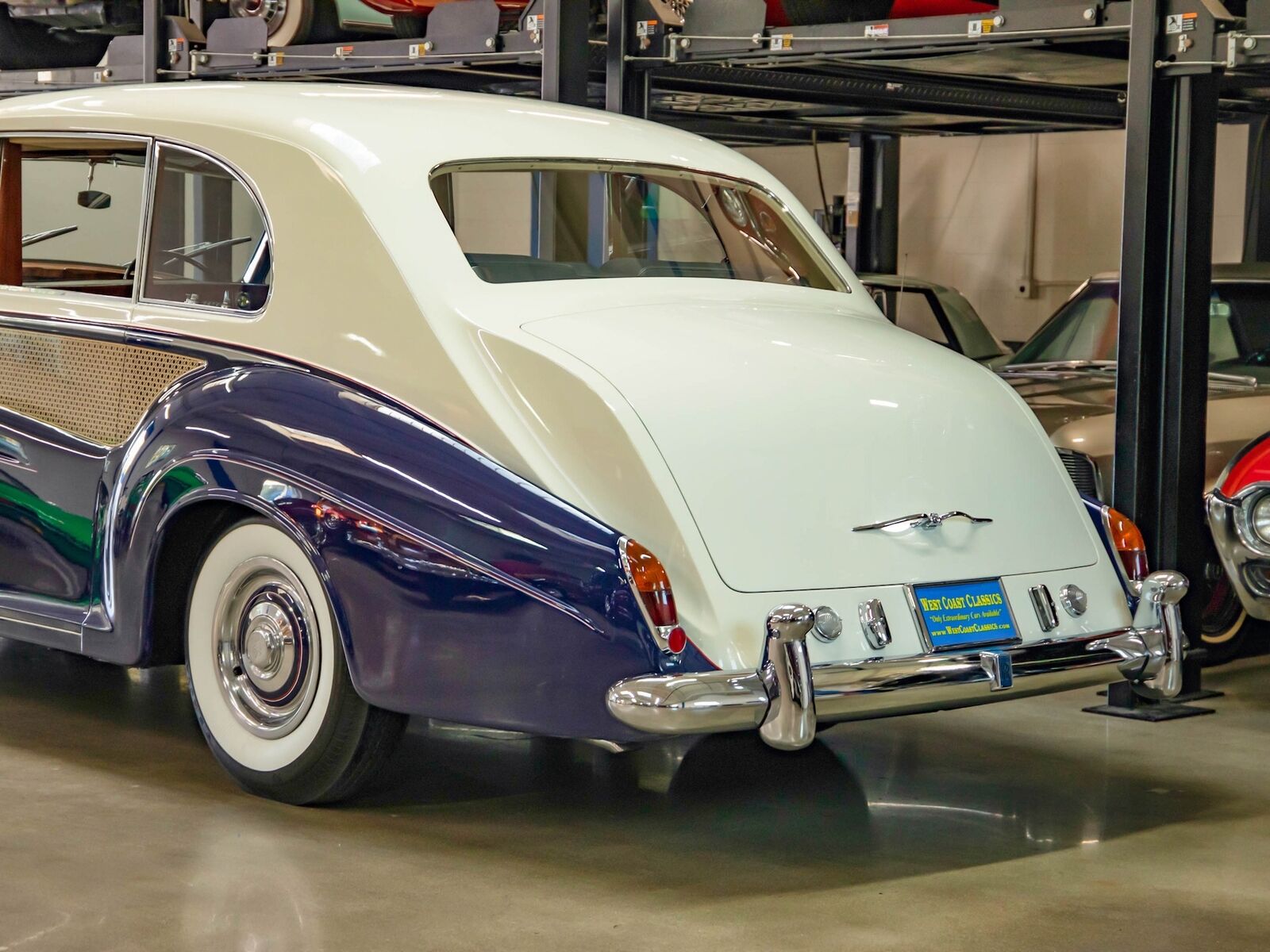 Rolls-Royce-Phantom-1965-7-Passenger-Limousine-25