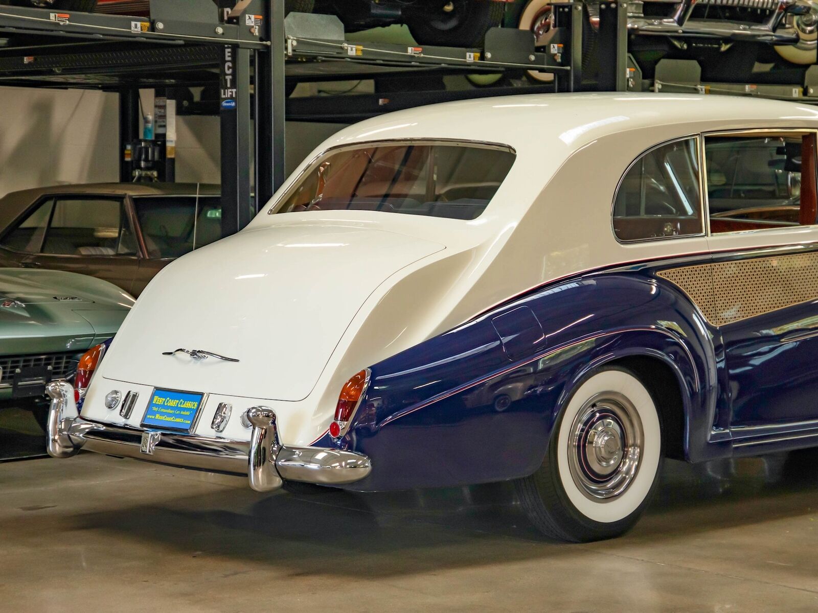 Rolls-Royce-Phantom-1965-7-Passenger-Limousine-28