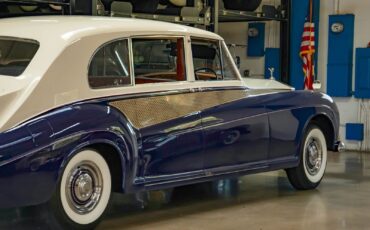 Rolls-Royce-Phantom-1965-7-Passenger-Limousine-29