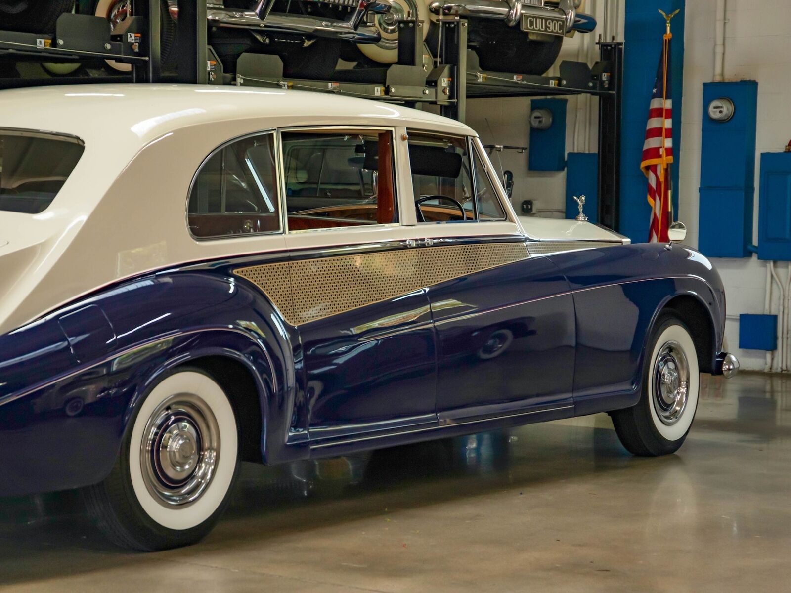 Rolls-Royce-Phantom-1965-7-Passenger-Limousine-29