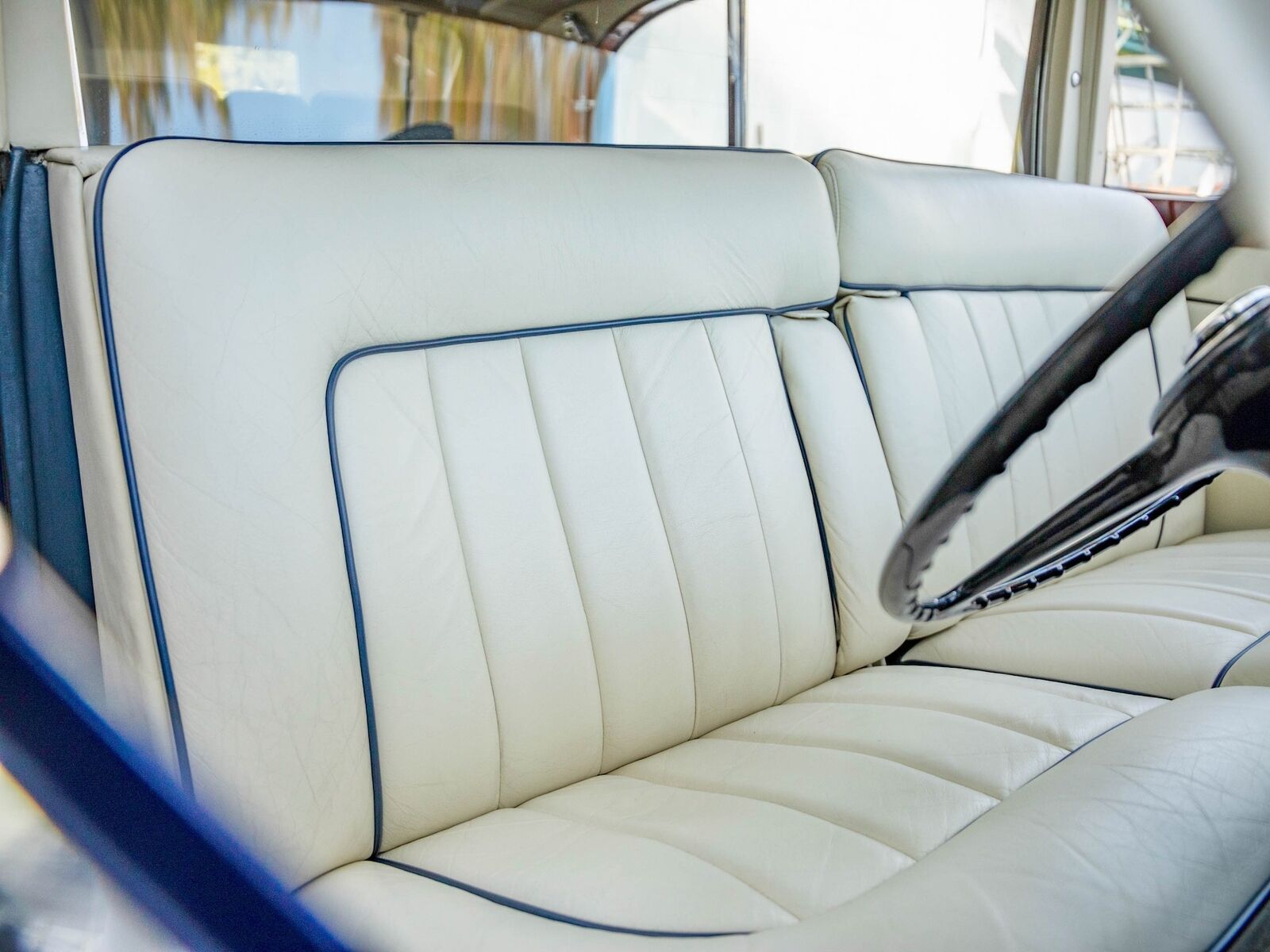 Rolls-Royce-Phantom-1965-7-Passenger-Limousine-30
