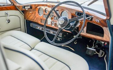 Rolls-Royce-Phantom-1965-7-Passenger-Limousine-33