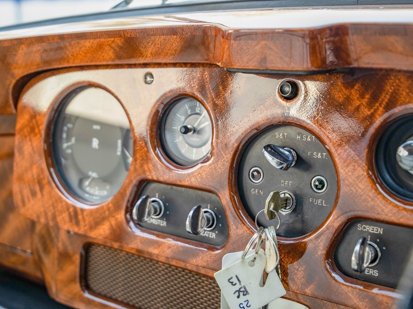 Rolls-Royce-Phantom-1965-7-Passenger-Limousine-35