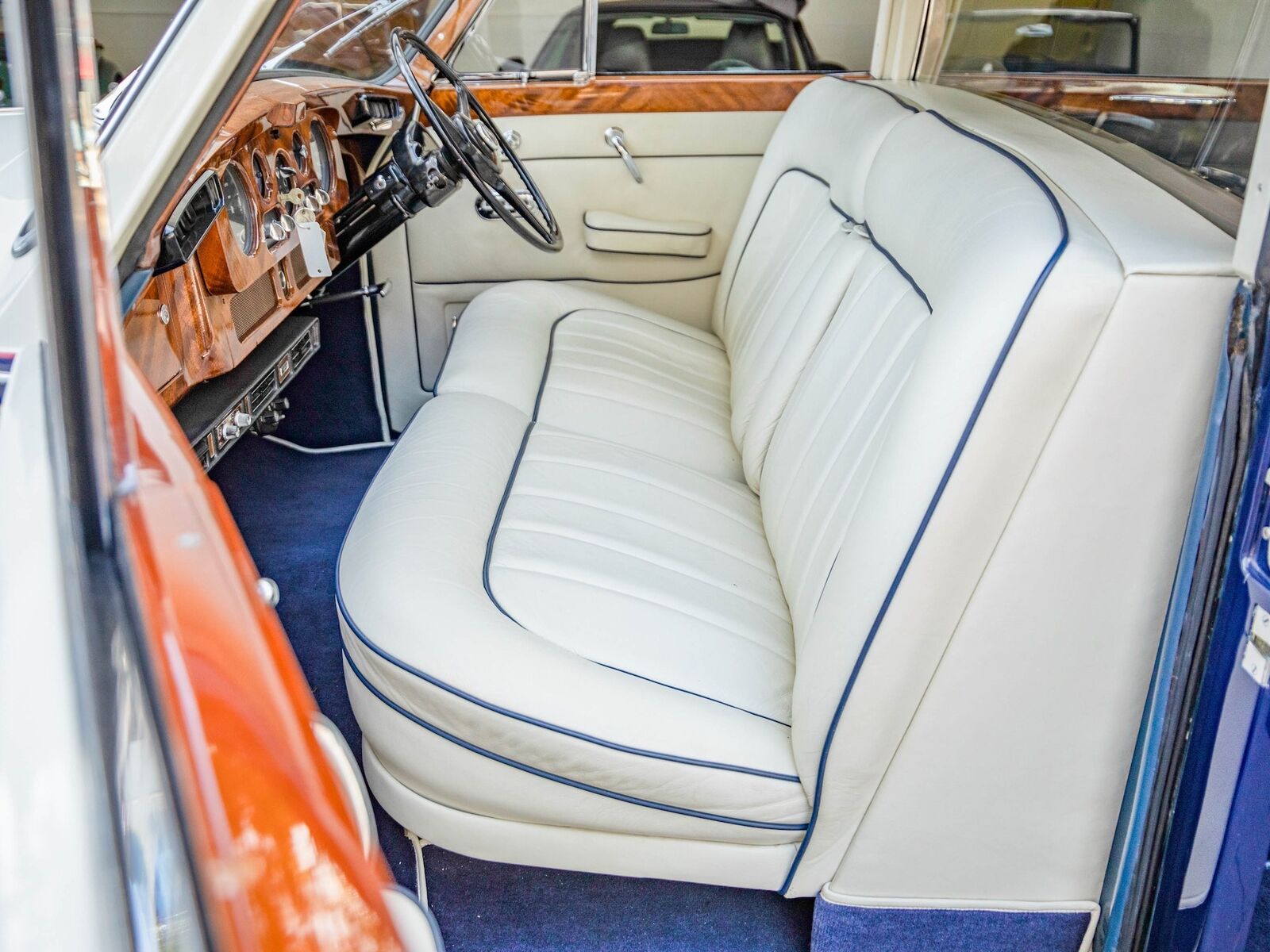 Rolls-Royce-Phantom-1965-7-Passenger-Limousine-37