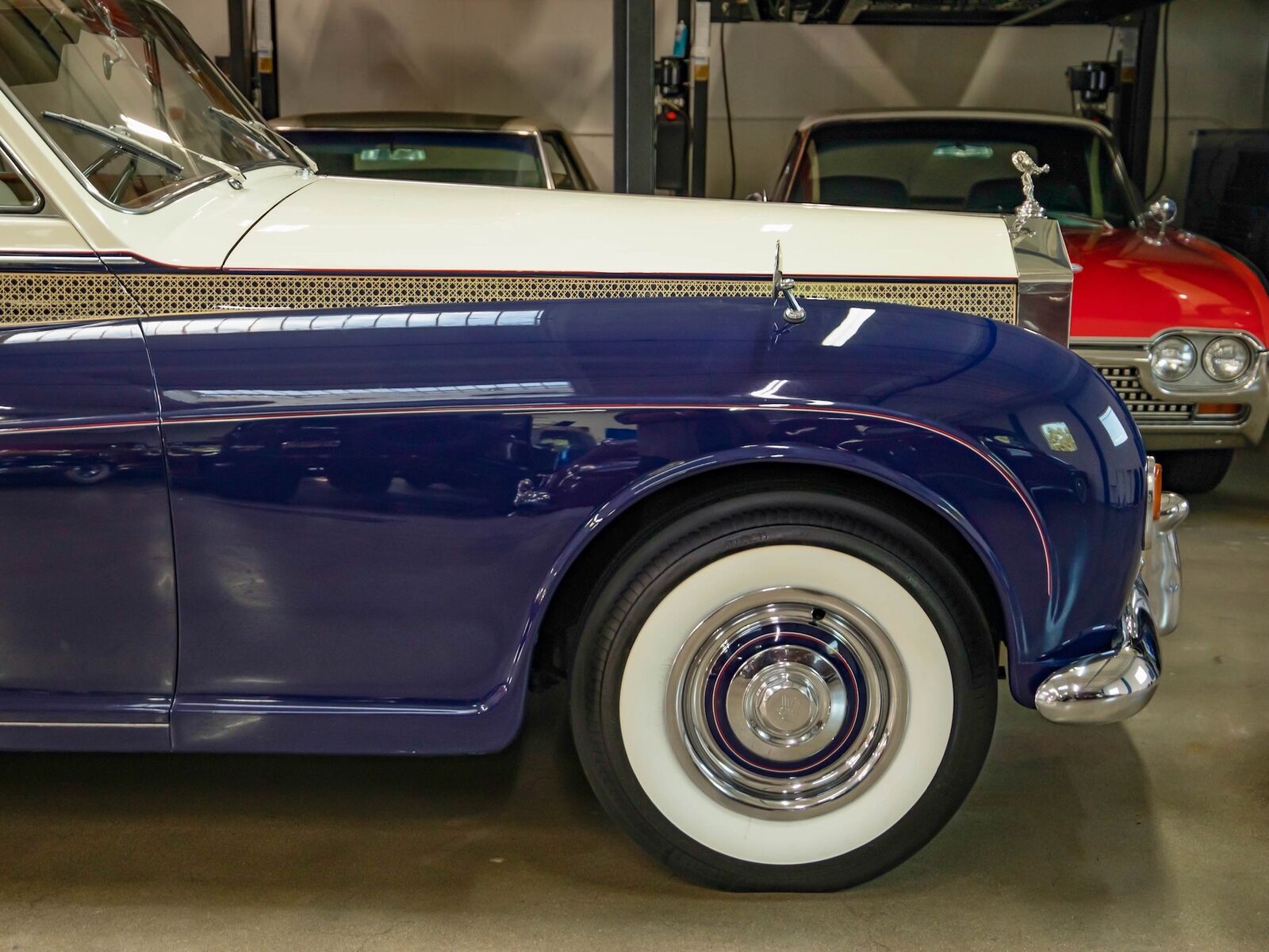 Rolls-Royce-Phantom-1965-7-Passenger-Limousine-4