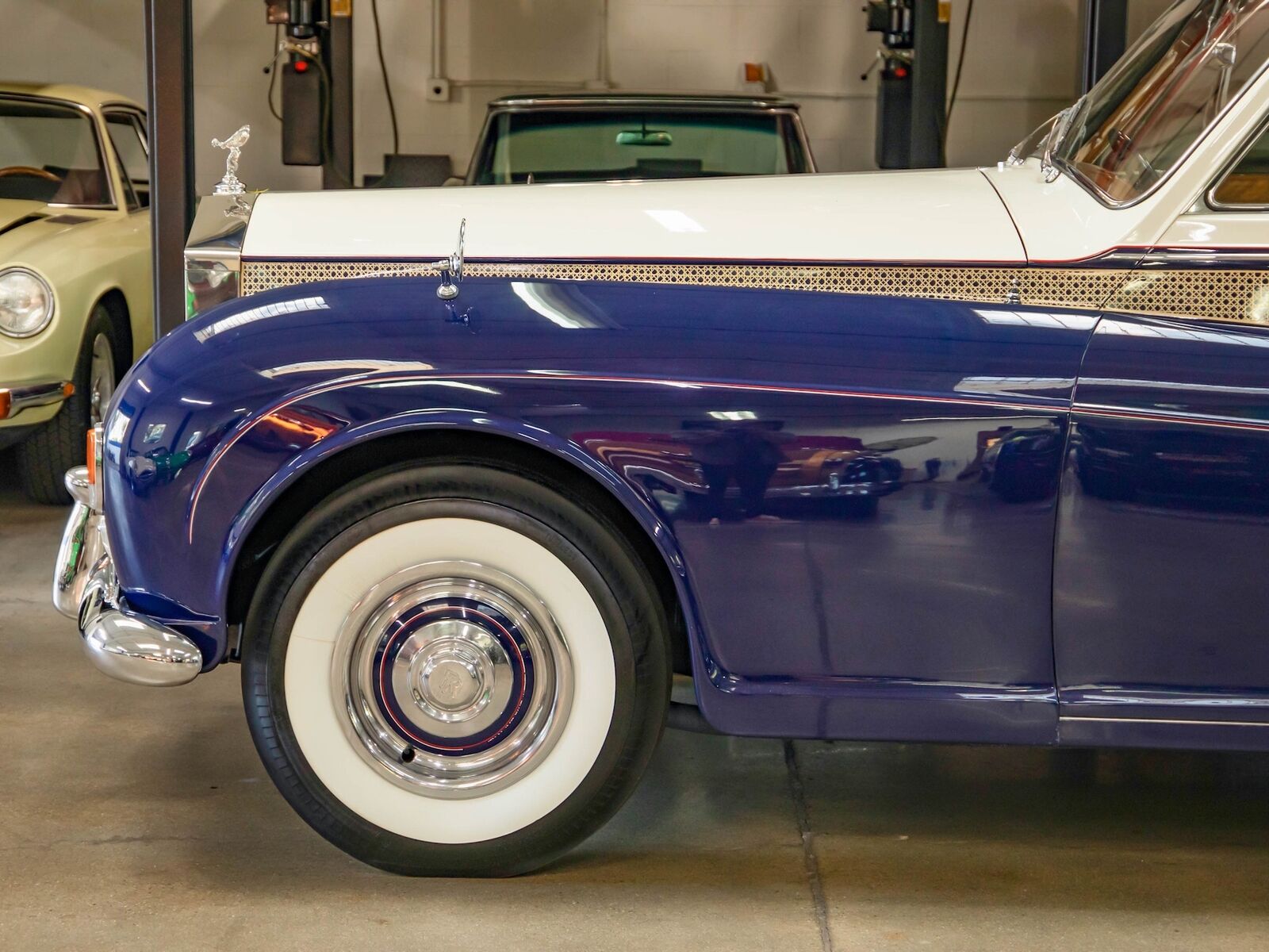 Rolls-Royce-Phantom-1965-7-Passenger-Limousine-5