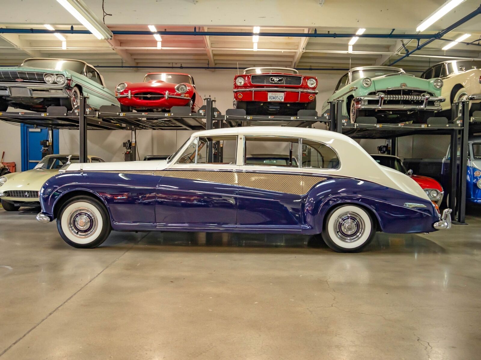 Rolls-Royce-Phantom-1965-7-Passenger-Limousine-6