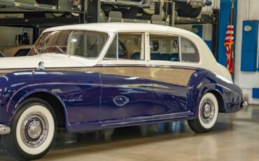 Rolls-Royce-Phantom-1965-7-Passenger-Limousine-9