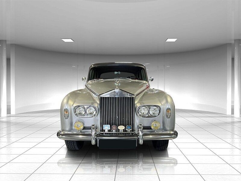 Rolls-Royce-Silver-Cloud-lll-1965-Sedan-1