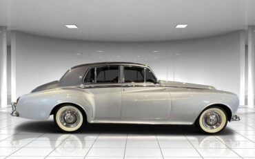 Rolls-Royce-Silver-Cloud-lll-1965-Sedan-3