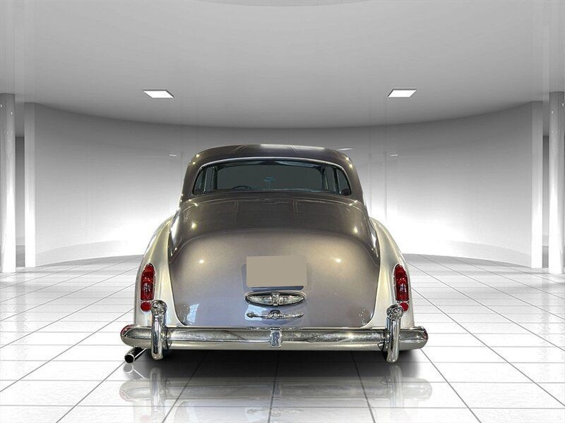 Rolls-Royce-Silver-Cloud-lll-1965-Sedan-6