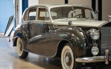 Rolls-Royce-Silver-Dawn-Lightweight-H.J.-Mulliner-1955-4-Door-Sedan-10