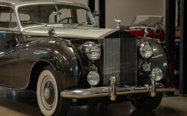 Rolls-Royce-Silver-Dawn-Lightweight-H.J.-Mulliner-1955-4-Door-Sedan-11