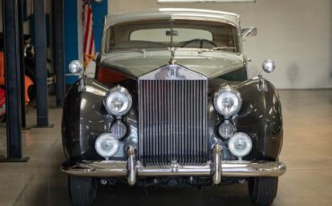 Rolls-Royce-Silver-Dawn-Lightweight-H.J.-Mulliner-1955-4-Door-Sedan-13