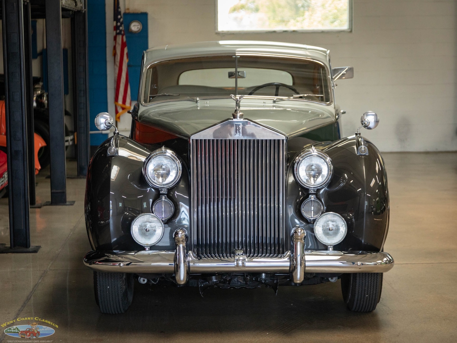 Rolls-Royce-Silver-Dawn-Lightweight-H.J.-Mulliner-1955-4-Door-Sedan-13