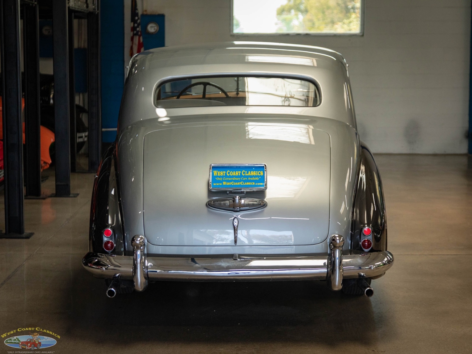 Rolls-Royce-Silver-Dawn-Lightweight-H.J.-Mulliner-1955-4-Door-Sedan-17