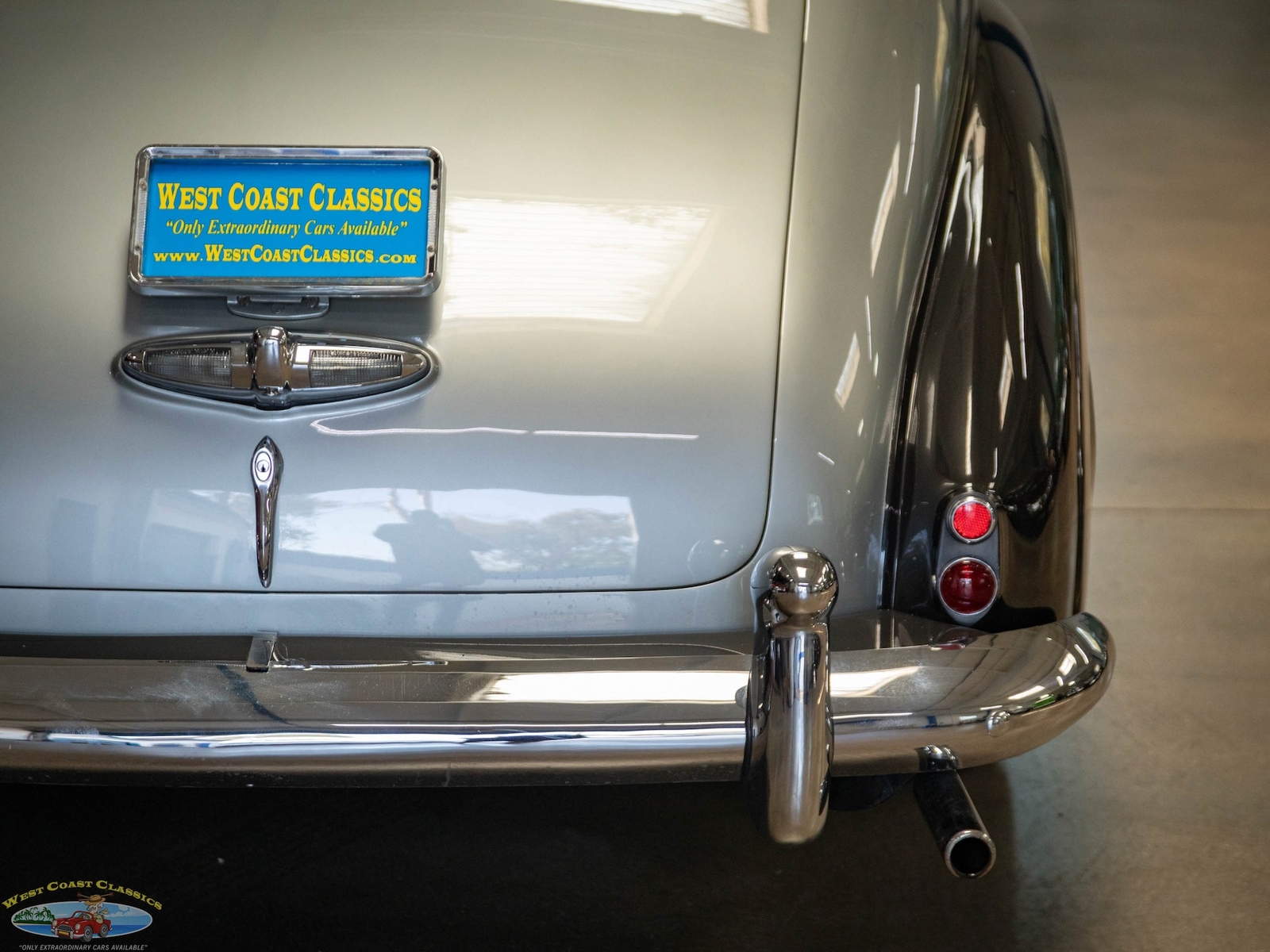 Rolls-Royce-Silver-Dawn-Lightweight-H.J.-Mulliner-1955-4-Door-Sedan-20